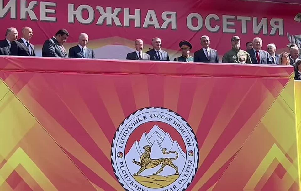 У бон хорз!. Первый замруководителя Администрации президента России Сергеей Кириенко поприветствовал всех на осетинском языке