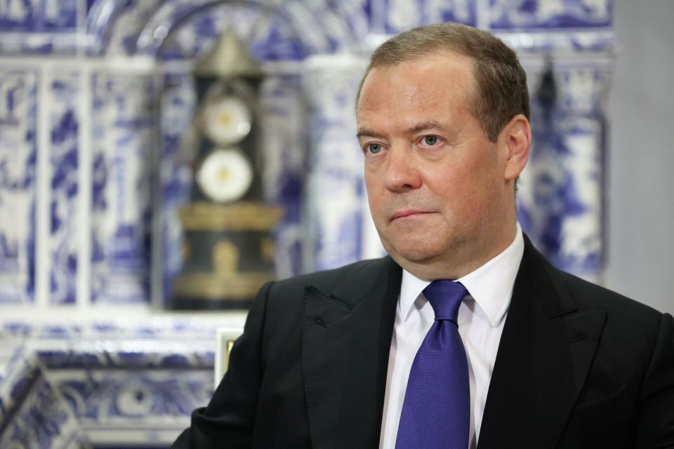 Медведев: Россия намерена наращивать содействие в развитии Южной Осетии