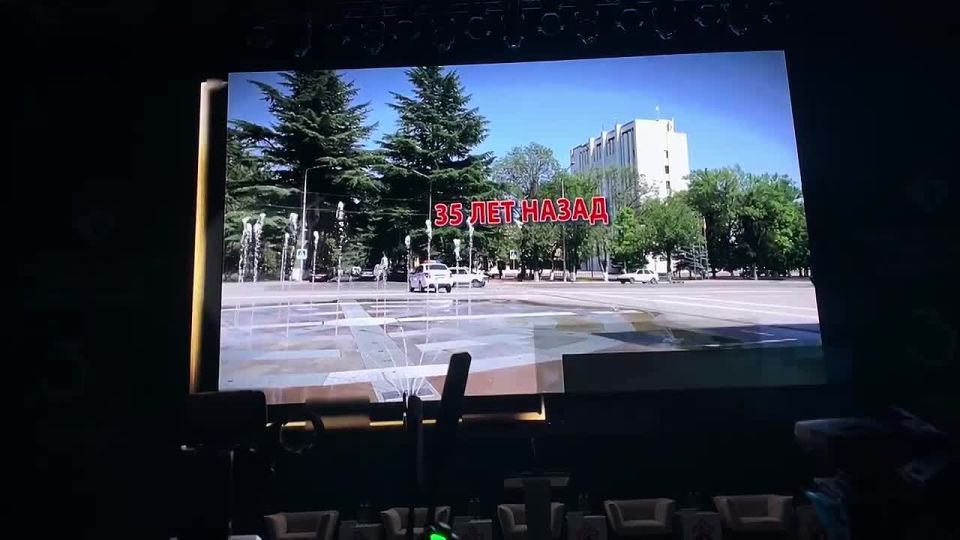 В Цхинвале проходит торжественное собрание, посвященное 35-й годовщине провозглашения Республики Южная Осетия