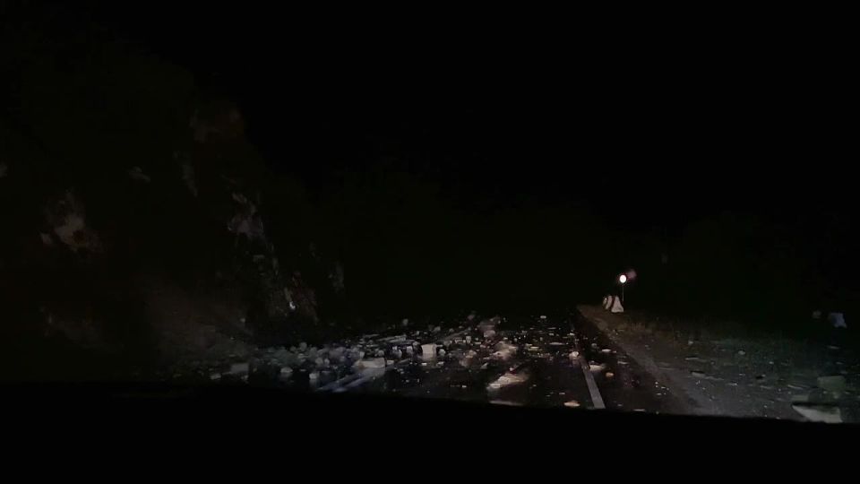 Камнепад и сильный ливень на югоосетинском участке Транскама, в районе села Ванел