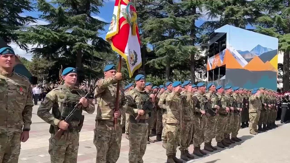 Троекратное: Ура! Ура! Ура!