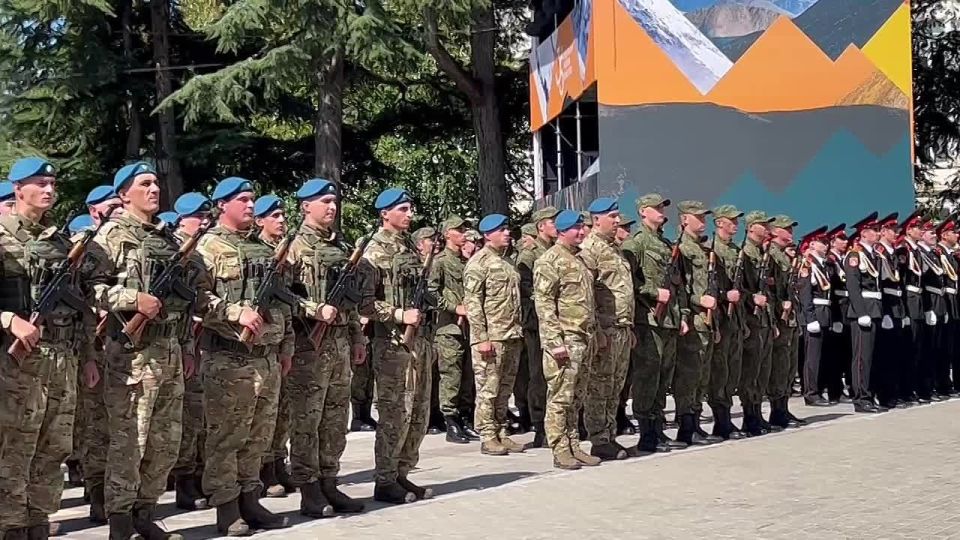 Жители Южной Осетии почтили минутой молчания память павших в годы грузинской агрессии