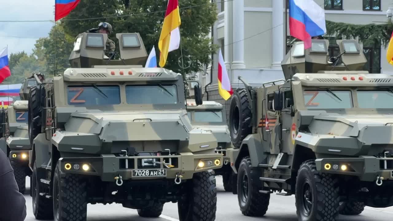 Впервые на площади Цхинвала появились бронемашины Урал