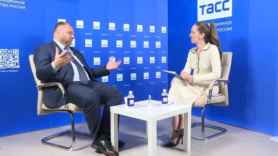 Южная Осетия планирует завезти без пошлин из Абхазии к 8 марта мимозы, а на абхазский рынок поставить югоосетинское вино, пиво и воду