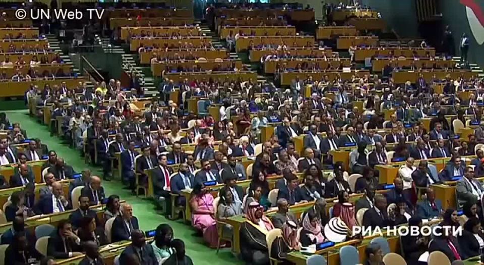 Трамп заявил, что страны НАТО продолжают покупать российские энергоресурсы, финансируя тем самым "войну против самих себя"