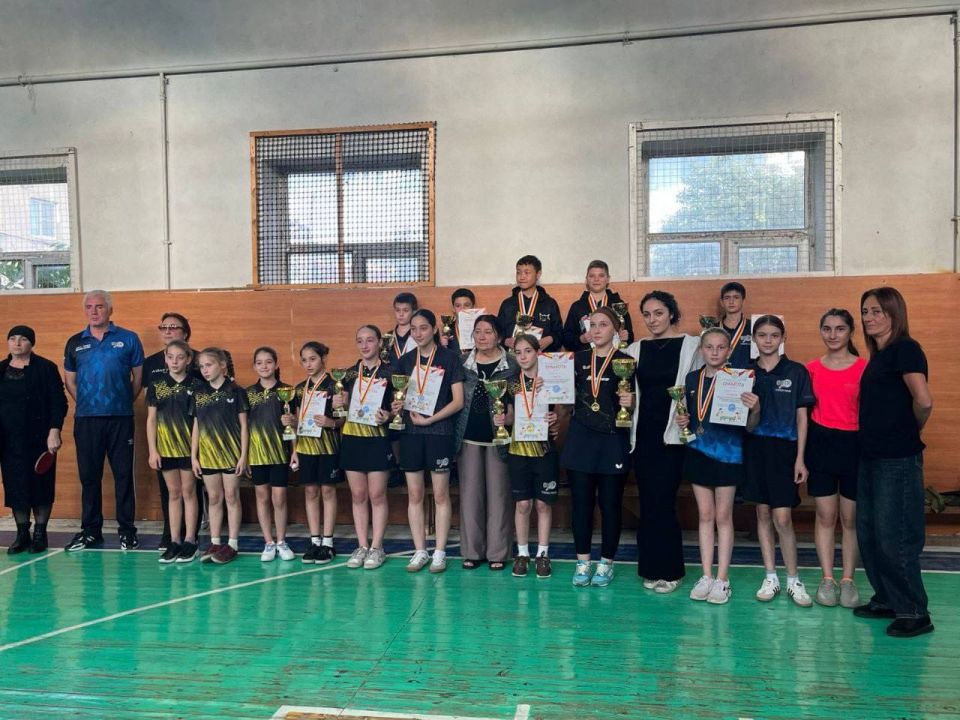 В Цхинвале определили лучших юных теннисистов