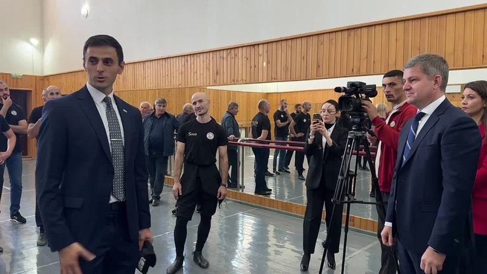 Представители Фонда культурных инициатив РФ посетили репетицию Государственного ансамбля песни и танца "Симд" Южной Осетии