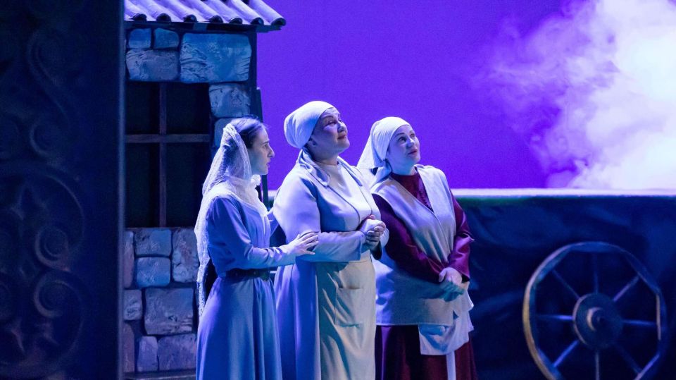 В новой комедии Руслана Цагараева главные роли сыграли молодые актрисы Госдрамтеатра РЮО