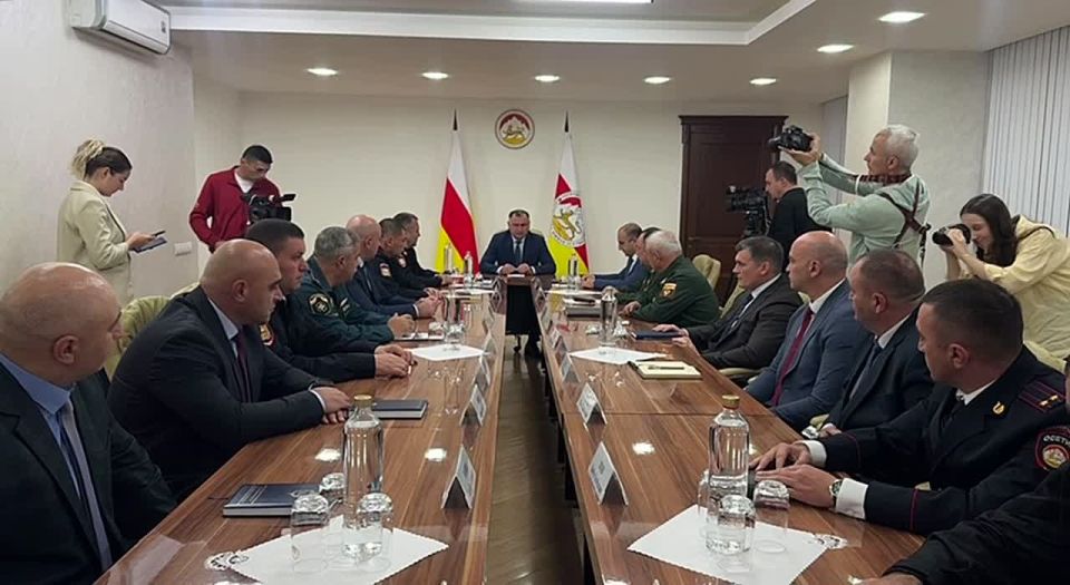 Гаглоев поручил силовикам отслеживать ситуацию на границе в связи с предстоящими выборами в Грузии