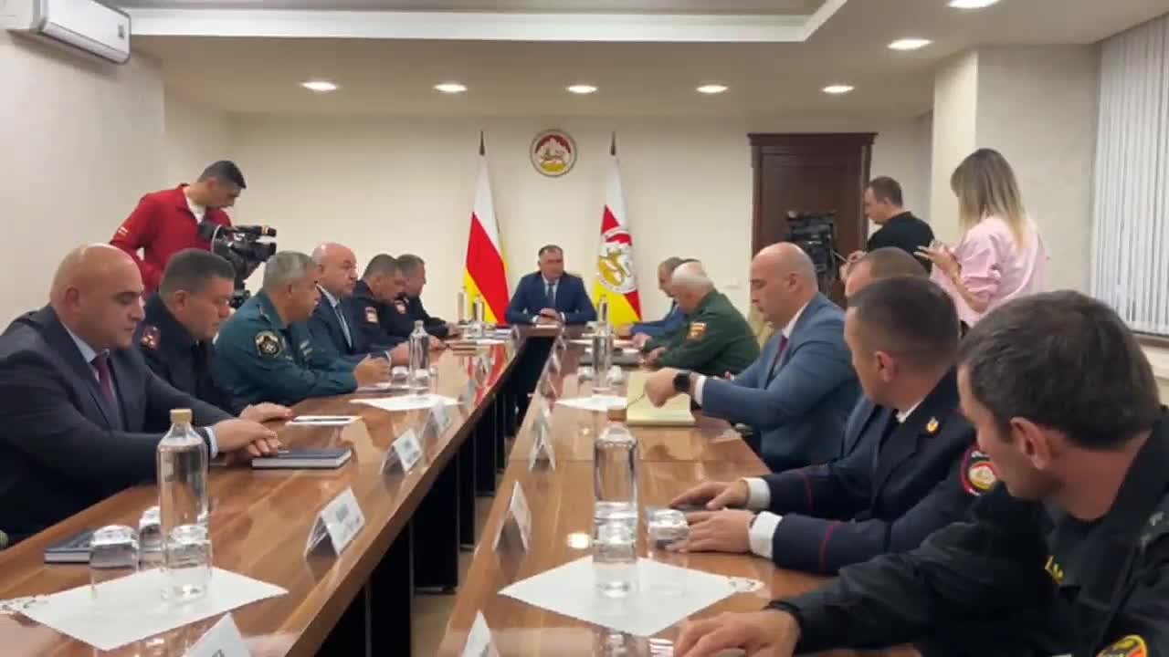 В Цхинвале проходит совещание президента Алана Гаглоева с руководителями силовых структур республики