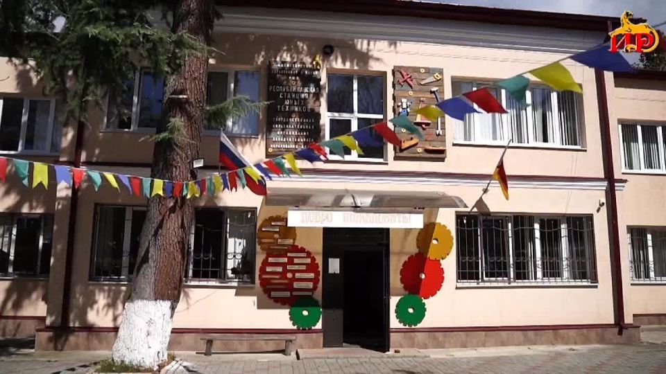 На базе Республиканской станции юных техников открылись новые секции и кружки