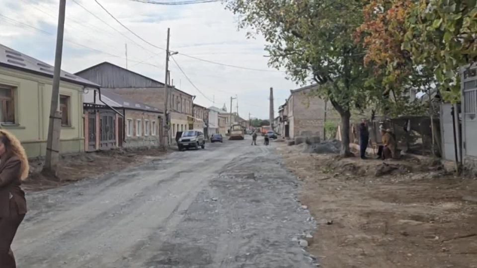 Президент Алан Гаглоев в сопровождении мэра столицы Алана Габараева проинспектирует ход строительных работ на ряде улиц Цхинвала