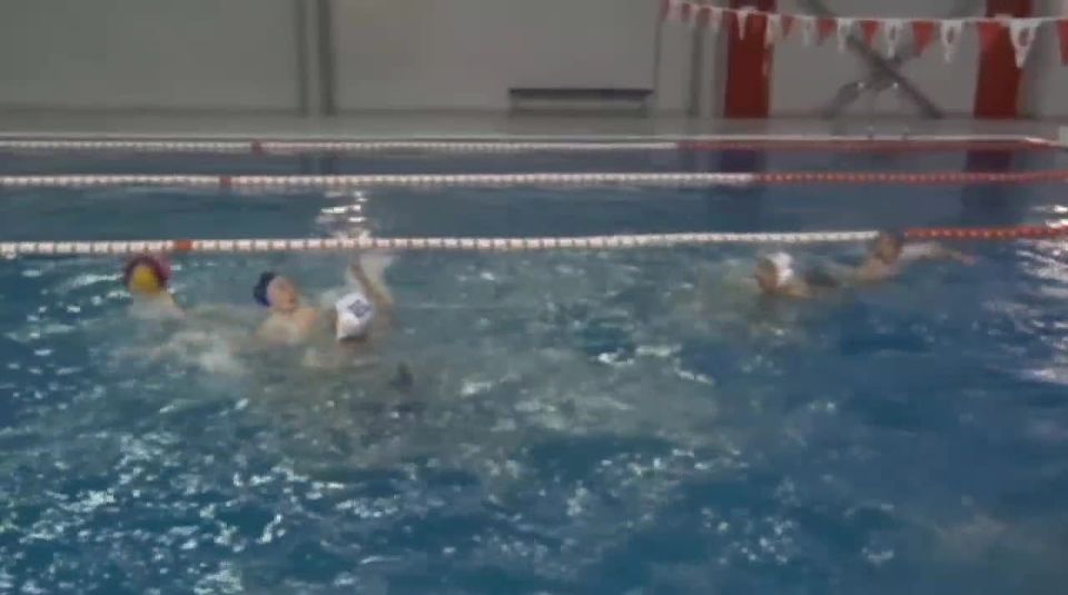 Открыт набор в секции плавания и водного поло