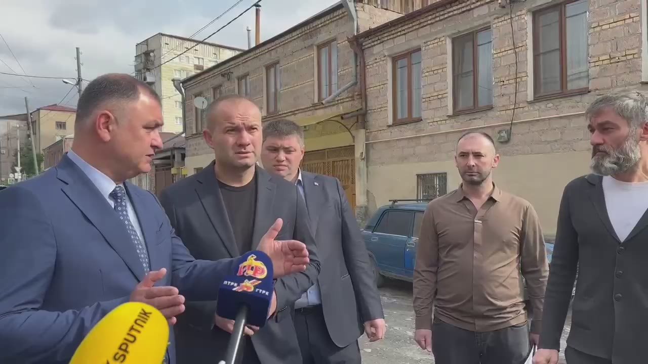 Президент Алан Гаглоев проводит инспекционный объезд улиц, строящихся в рамках инвестпрограммы