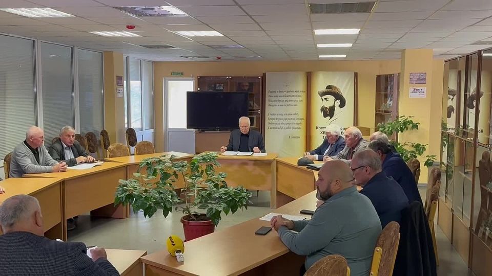 В Цхинвале началось заседание южноосетинского отделения "Стыр Ныхас"