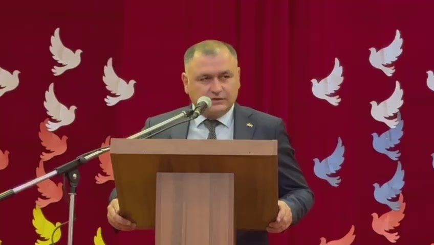 Президент Алан Гаглоев поздравил квайсинцев с праздником и вручил ключи от автомобиля квайсинской больнице