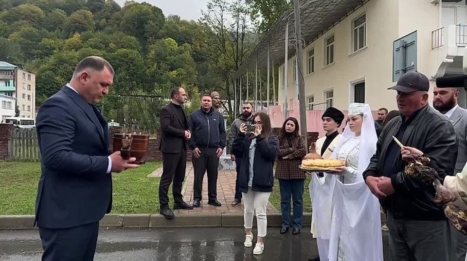 Президент Алан Гаглоев приехал поздравить жителей Квайсы с Днем города