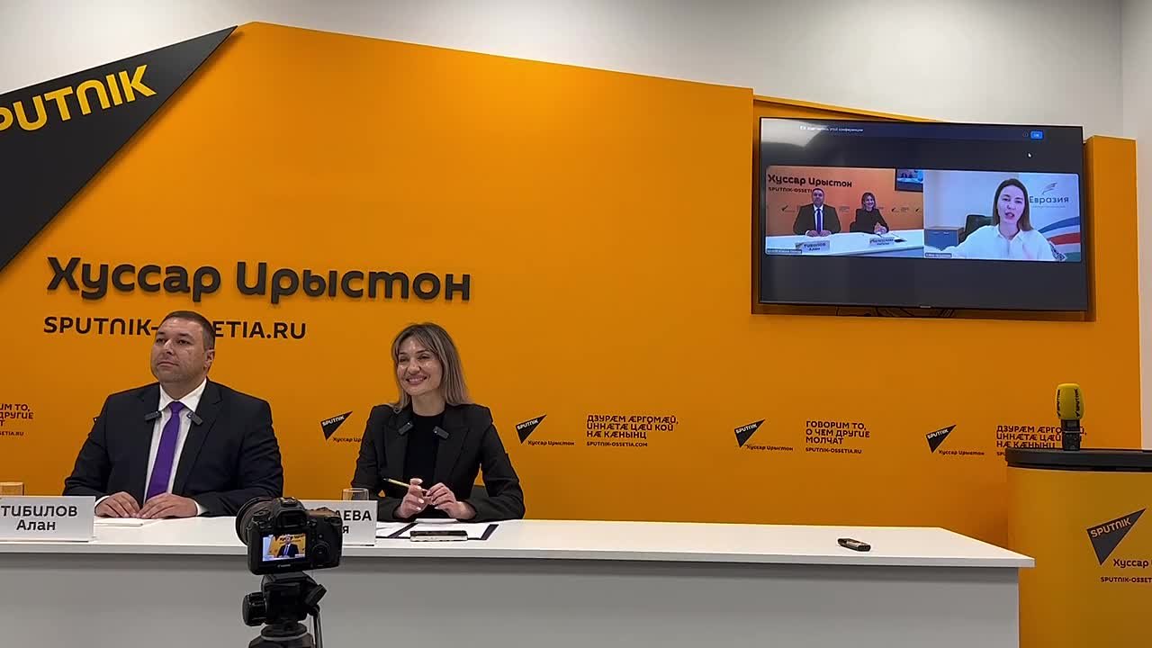 Молодежь как "Евразийский мост": в Sputnik проходит видеомост между Москвой и Цхинвалом
