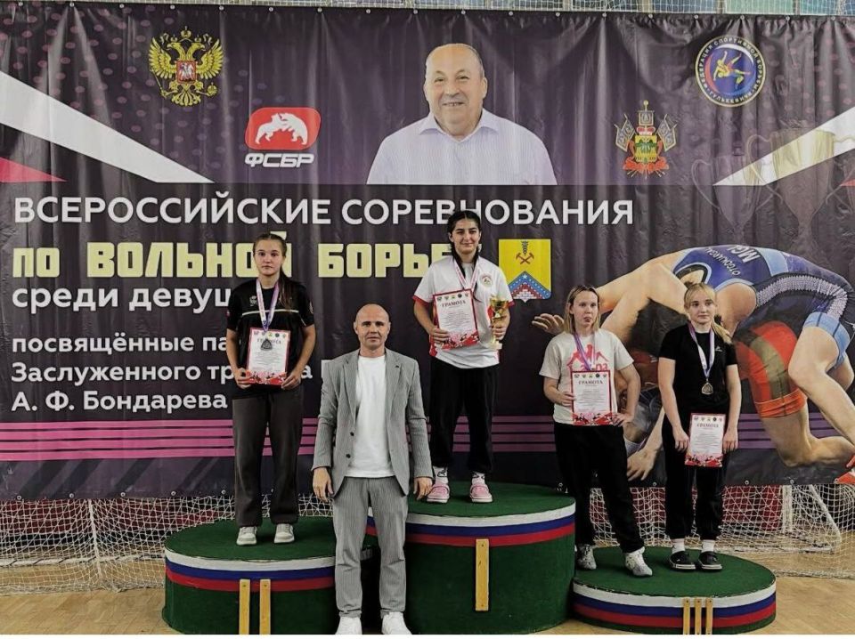 Югоосетинские спортсменки завоевали золото и серебро на Всероссийском турнире по вольной борьбе среди девушек в Гулькевичи