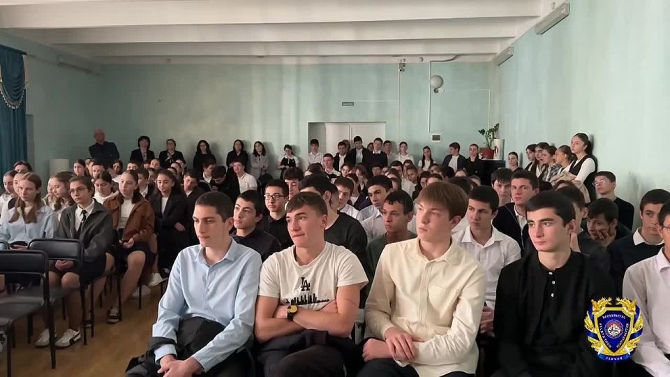 Лекции и профилактические беседы со школьниками продолжаются