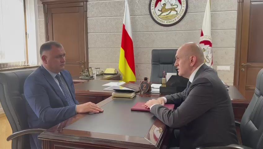 Глава МИД Южной Осетии Ахсар Джиоев доложил президенту Алану Гаглоеву об итогах встречи с министром иностранных дел России Сергеем Лавровым