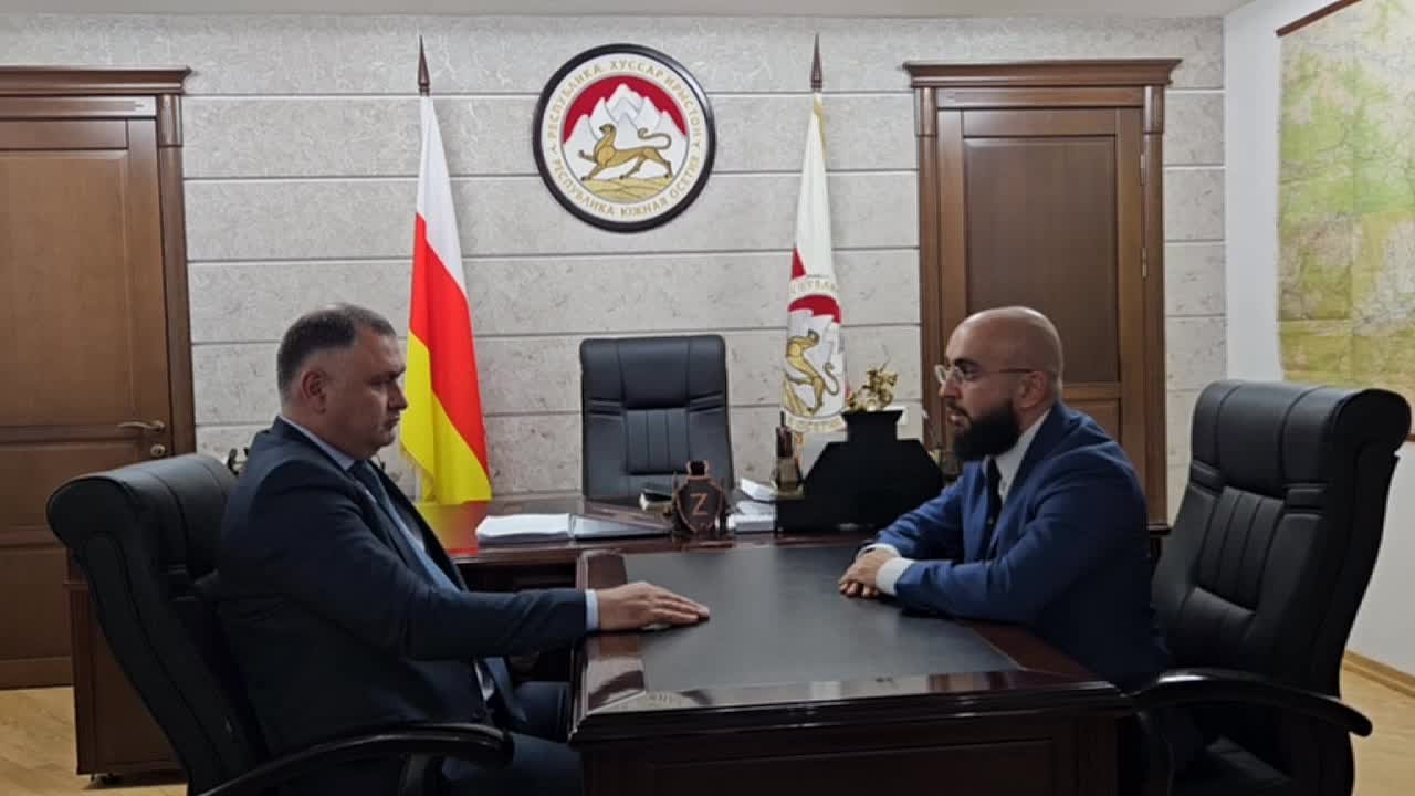 Глава Минздрава Сослан Наниев доложил президенту Алану Гаглоеву о состоянии здоровья командира батальона "Сармат" Владимира Наниева ("Че Гевара"), получившего тяжёлые ранения на СВО