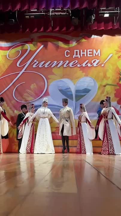 Праздничный концерт для учителей завершил торжественное мероприятие в Цхинвале