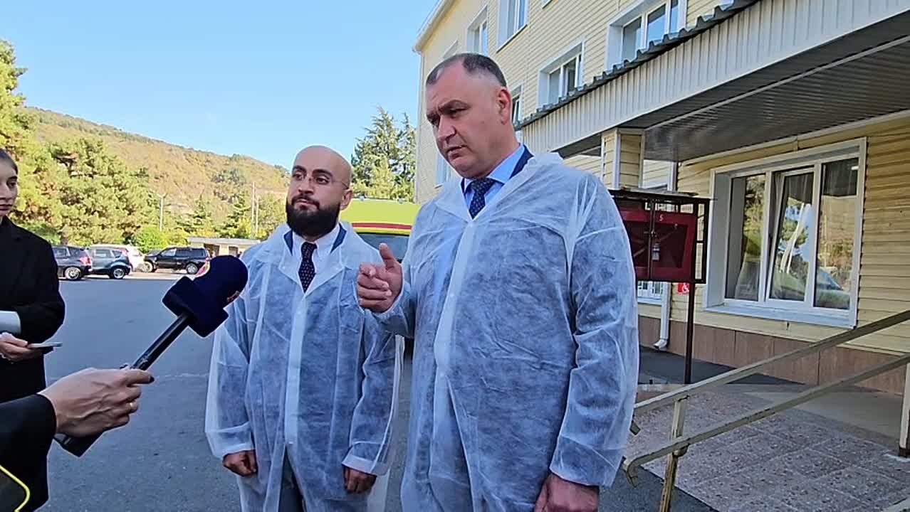 Российские специалисты занимаются установкой нового оборудования, переданного Российской Федерацией, сообщил глава Минздрава Сослан Наниев