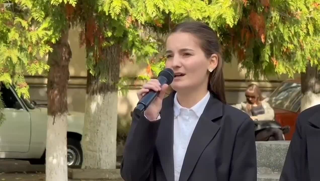 Дети читают стихотворения Коста Хетагурова в Цхинвале