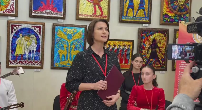 Ардонская детская школа искусств представила выставку в Цхинвале