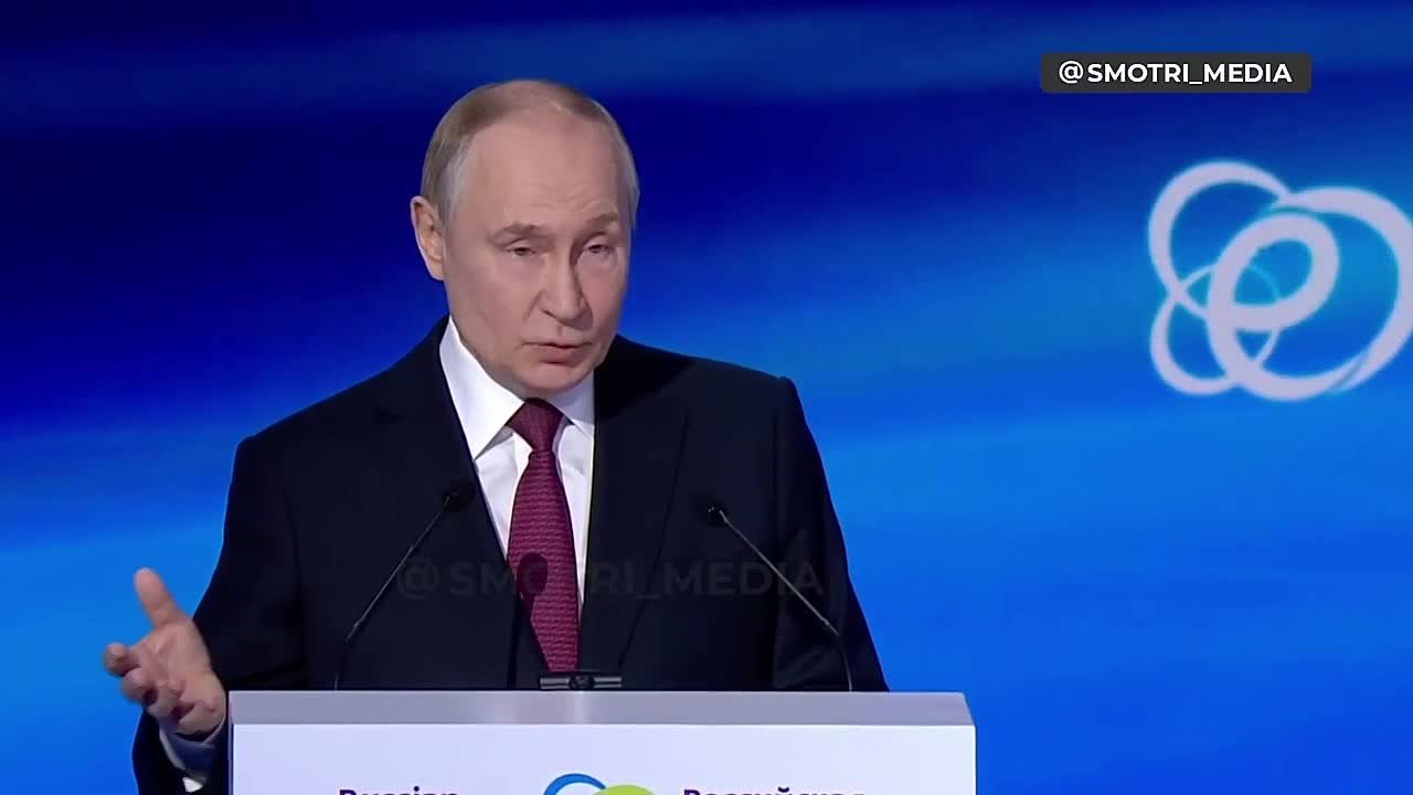 "Купил билет и не поехал назло кондуктору", — Путин анекдотом описал ситуацию, когда страны в убыток себе отказываются покупать российские энергоносители #social