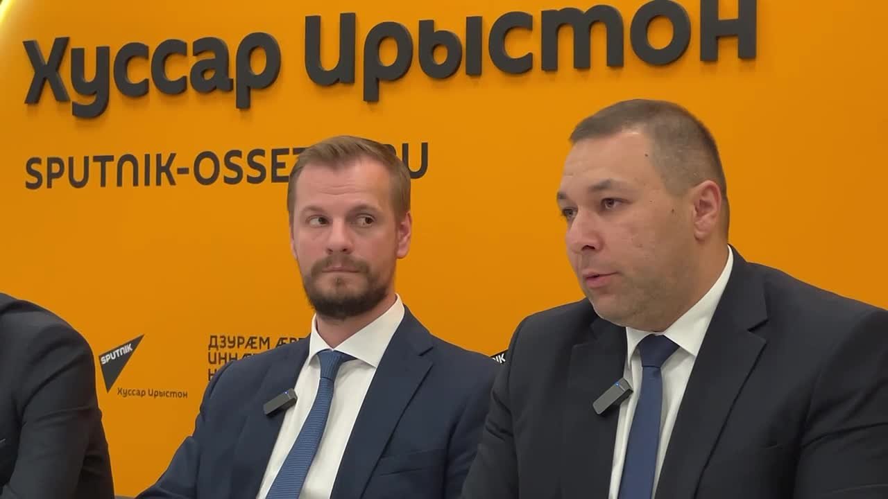 В пресс-центре Sputnik проходит пресс-конференция, посвященная запуску нового просветительского проекта «Дом знаний» в Южной Осетии