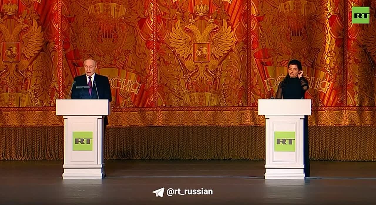 "Необходимо и дальше использовать ваше секретное, стратегическое, высокоточное, межконтинентальной дальности оружие — правду" - Путин на 20-летии RT в Большом театре