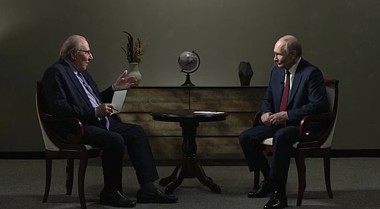 "Вы говорите то, что думаете": Путин поздравил коллектив RT с 20-летием