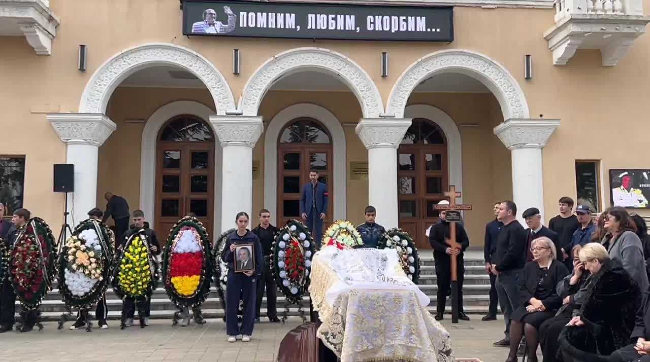 В Цхинвале проходит церемония прощания с выдающимся композитором, народным артистом Южной и Северной Осетии, кавалером орденов Почета и Дружбы Тимуром Харебовым