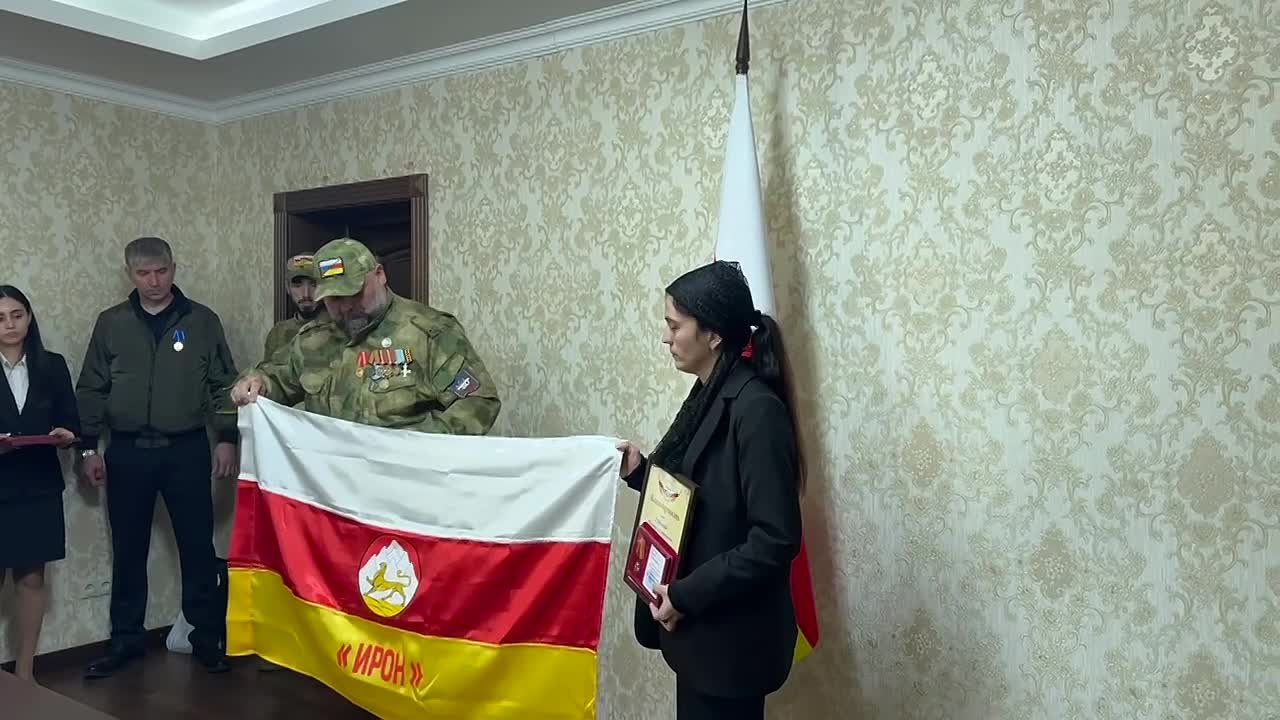 Североосетинская ассоциация ветеранов специальной военной операции посмертно наградила ряд героев из Южной Осетии медалями