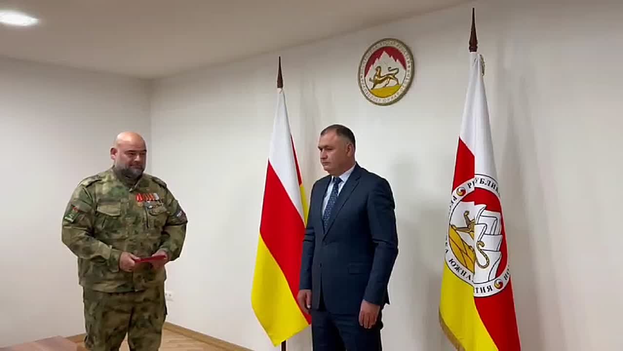 Президента Алана Гаглоева наградили медалью «За содействие СВО»