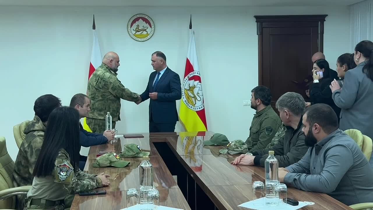 Президент Алан Гаглоев наградил участников СВО государственными наградами