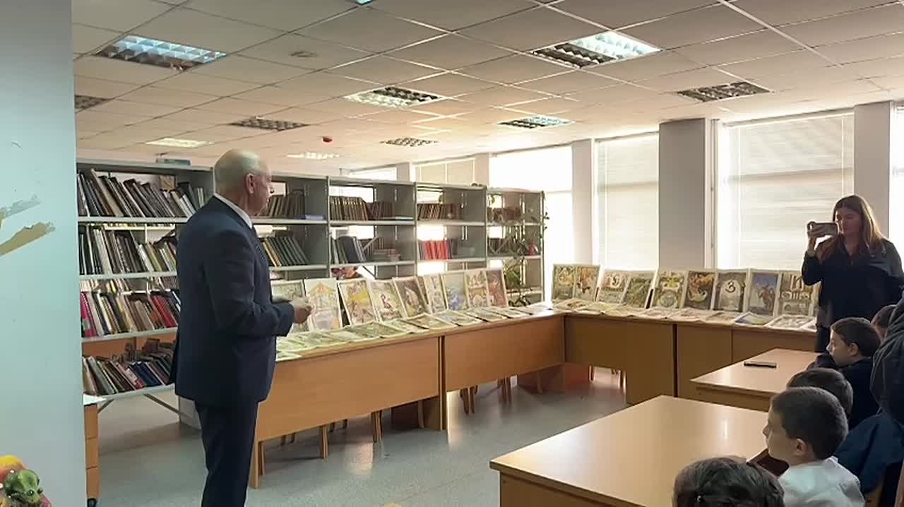 Республиканская детская библиотека Цхинвала получила в дар редкую "Азбуку в картинках"