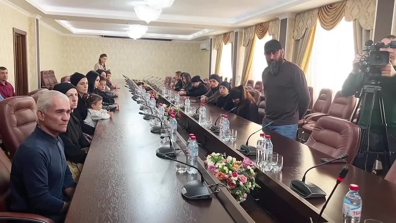 Президент Алан Гаглоев встретился сегодня с участниками специальной военной операции из Осетии