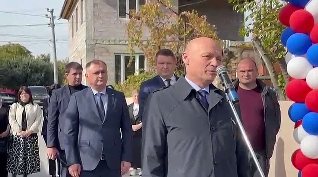 Ввод в эксплуатацию каждого детского сада – это особая гордость для республики, потому что это вклад в будущее, сказал посол России Марат Кулахметов, выступая на торжественном открытии дошкольного образовательного учреждения..