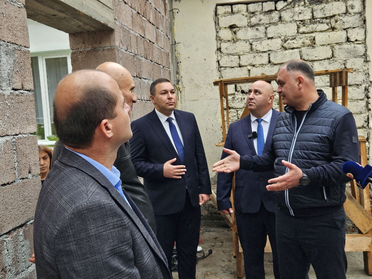Президент Алан Гаглоев проинспектировал ход строительства нового объекта в школе села Балта Знаурского района
