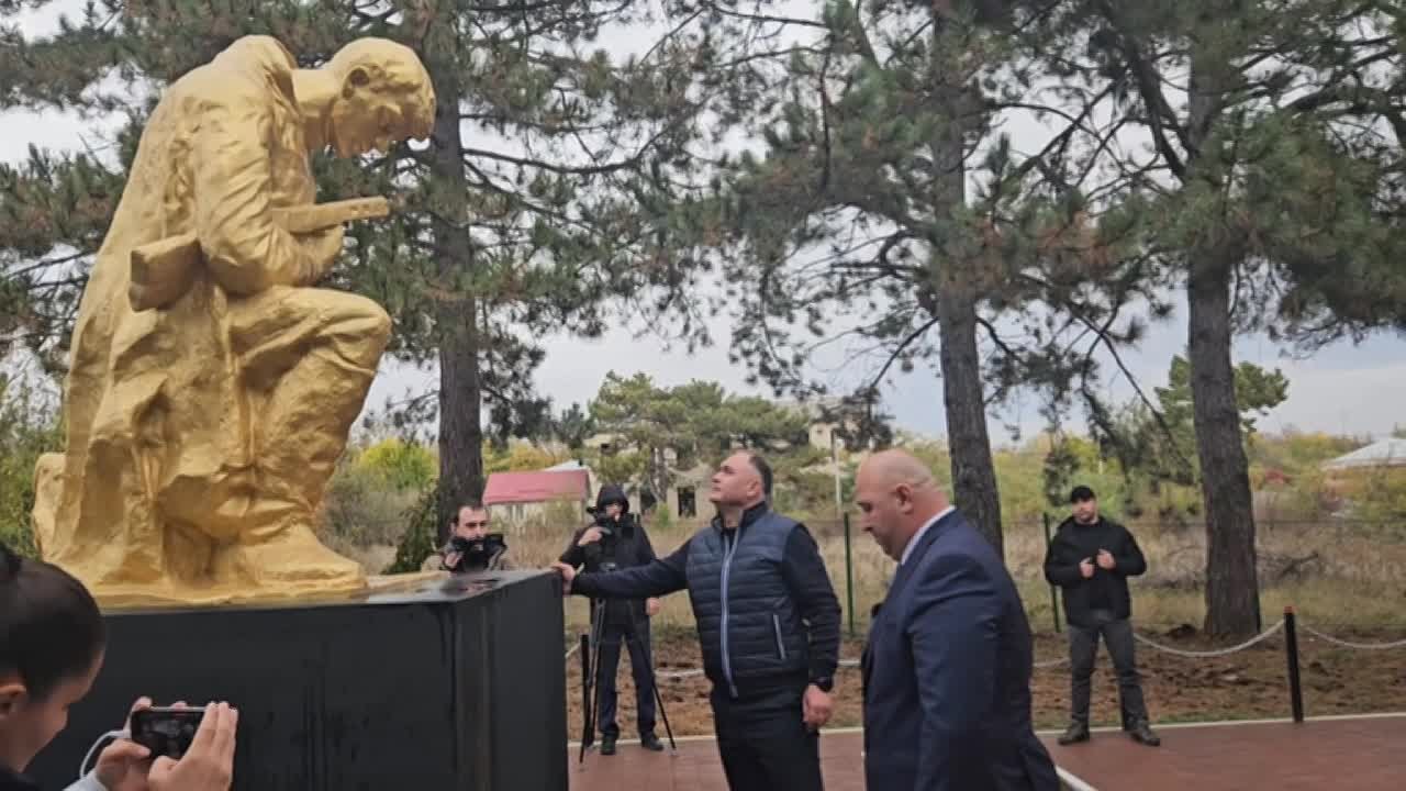 В селе Фазыкау Знаурского района состоялось торжественное открытие отреставрированного памятника воинам, павшим в годы Великой Отечественной войны