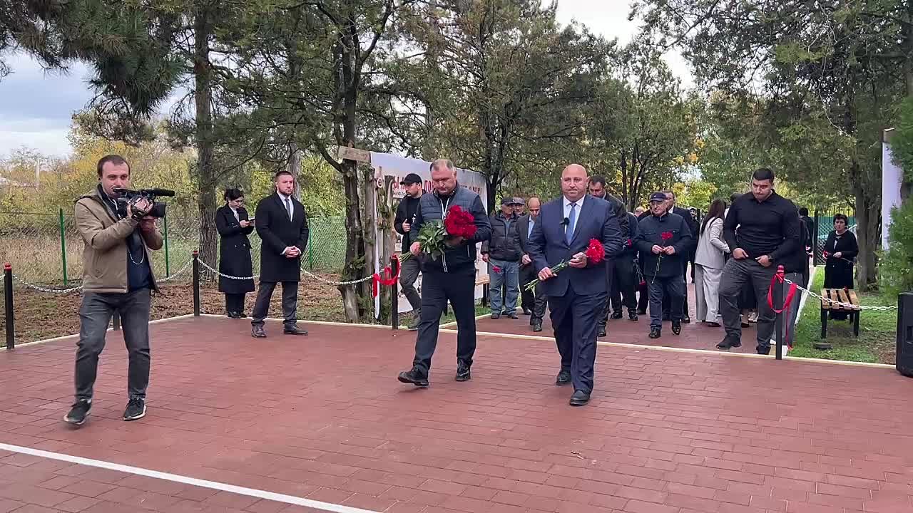 Президент Южной Осетии Алан Гаглоев ознакомился с ходом работ по реконструкции памятников, посвященных Великой Отечественной войне