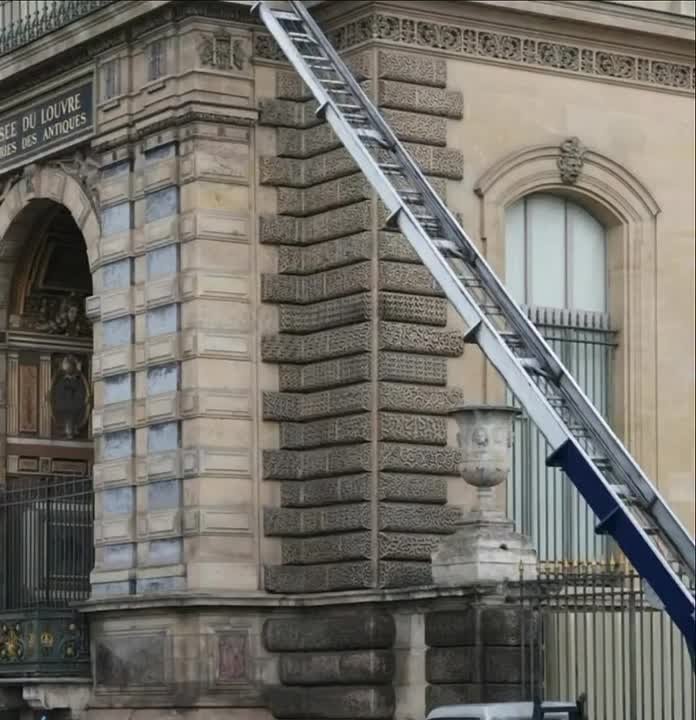 По делу об ограблении Лувра задержаны двое мужчин, сообщает France Tlvisions