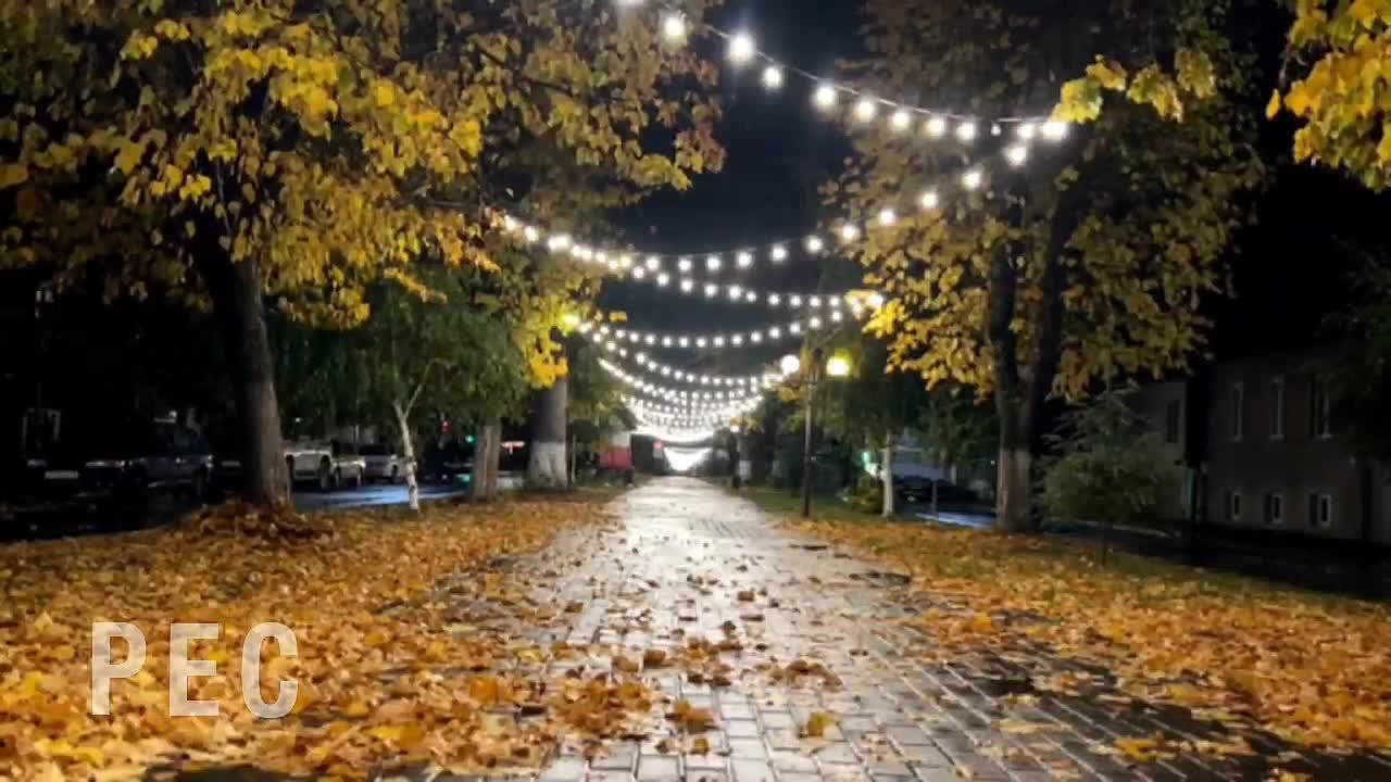 Улица красивых фонарей в Цхинвале — Октябрьская