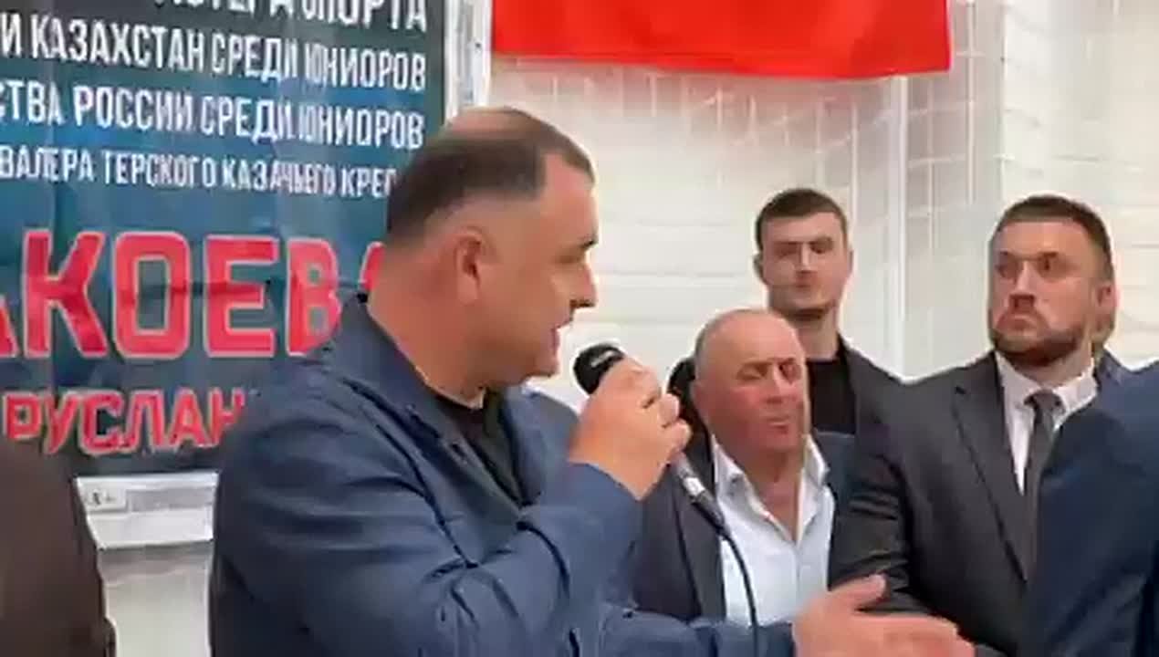 В Дзауском районе Южной Осетии состоялось торжественное открытие турнира по боксу, посвященного памяти кандидата в мастера спорта Российской Федерации, защитника Отечества Геннадия Санакоева
