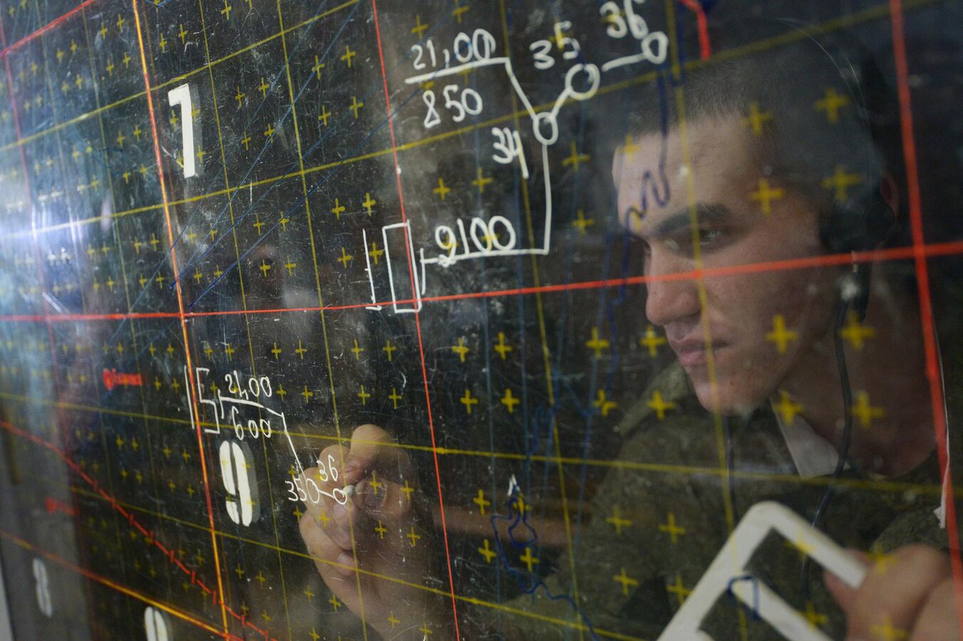 Российская ПВО ночью сбила 100 украинских беспилотников