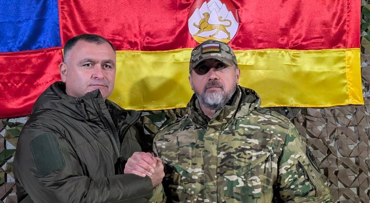 Президент Алан Гаглоев поздравил командираотдельного диверсионно-разведывательного отряда «Алания» Руслана Остаева (позывной «Скиф») с юбилеем