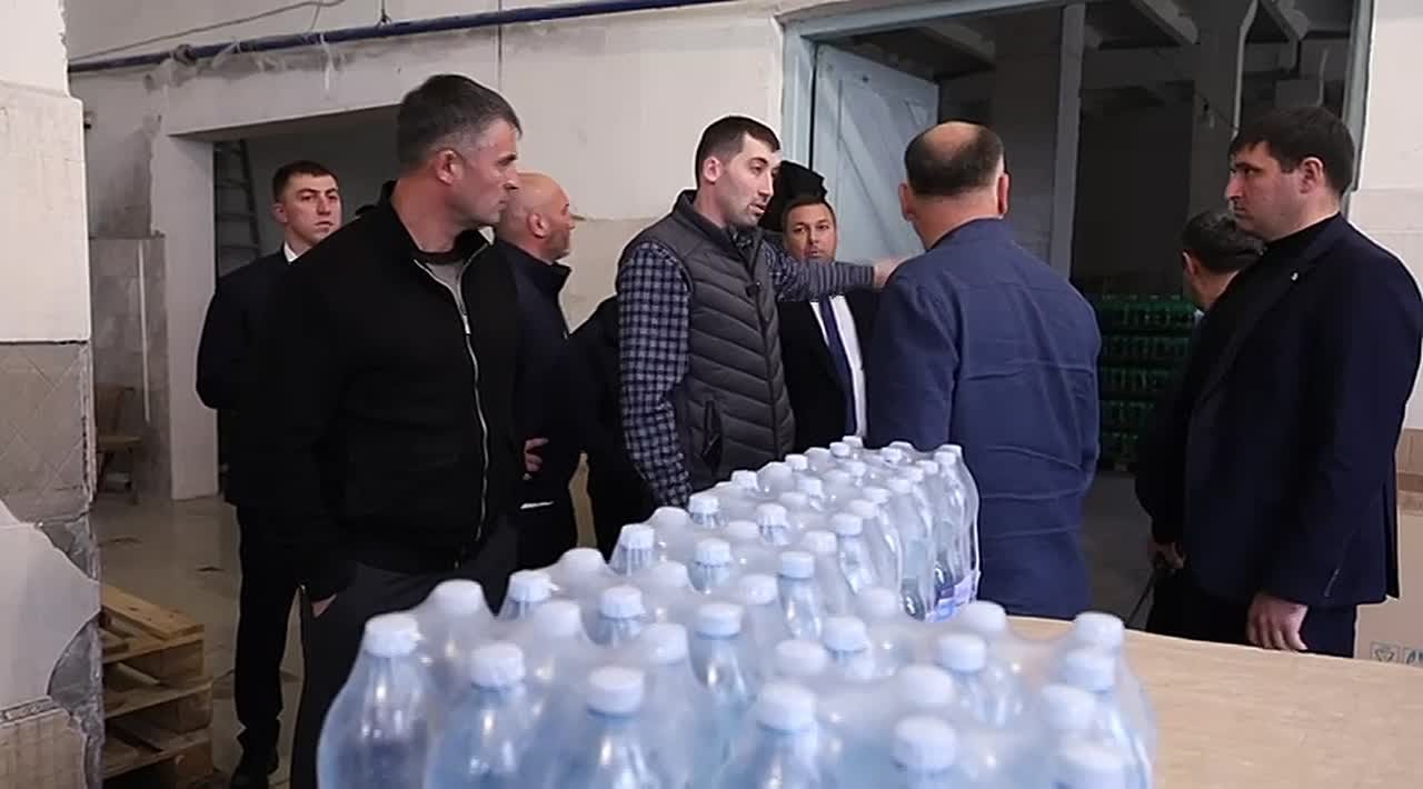 Президент Алан Гаглоев посетил завод «Багиата» и распорядился провести проверку